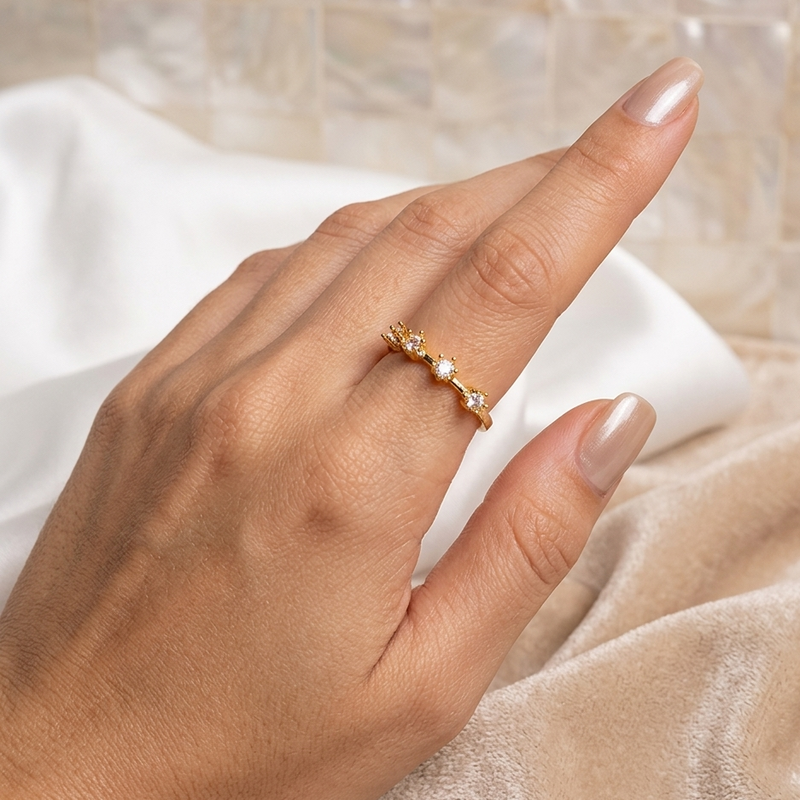 Anillo Zahira Con Zircones Oro 18k