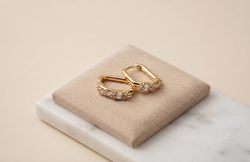 Aretes Vogue Chapadas En Oro
