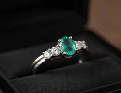 Anillo Con Esmeralda Velvet