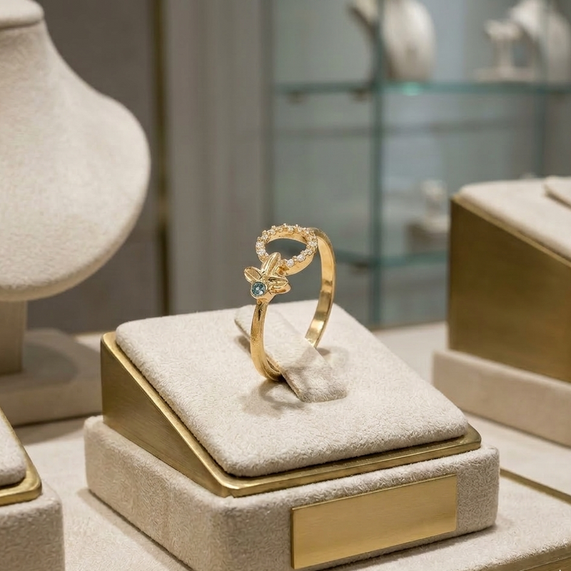 Anillo Amira Con Diamante y Circones En Oro De 18k