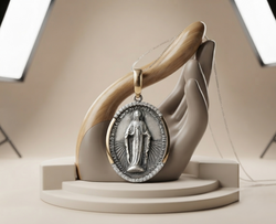 Dije Aurora Santa Oro Plata