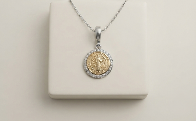 Dije Escudo Celestial